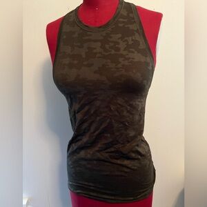 Lululemon Size 6 Tank Lightweight Camo